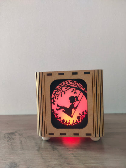 Lanterne Petite Fille Balançoire